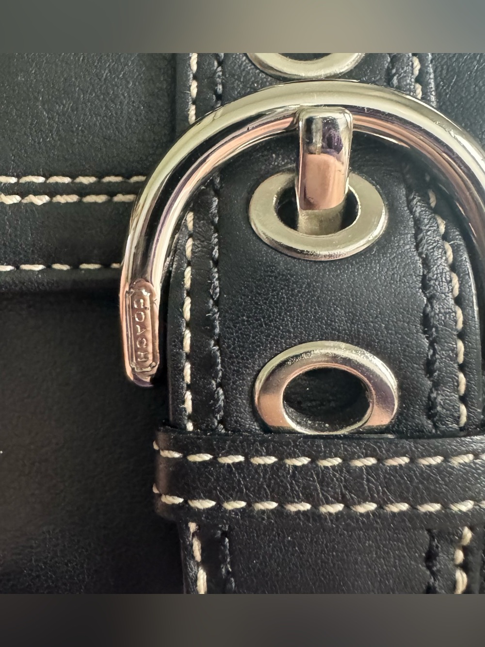 Vintage Coach mini leather Soho wallet with silver bucket flap closure - Picture 5 of 8